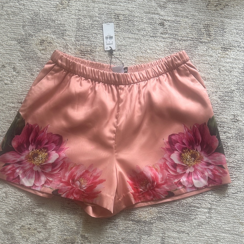 Express Floral Pink Women's Shorts. Brand new. Size L